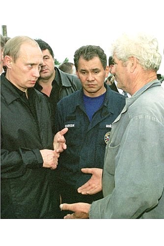 President Putin with Minister of Emergencies Sergei Shoigu (center).