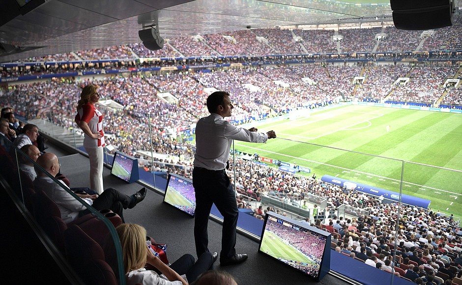 Президент Хорватии Колинда Грабар-Китарович и Президент Франции Эммануэль Макрон на финальном матче чемпионата мира по футболу.