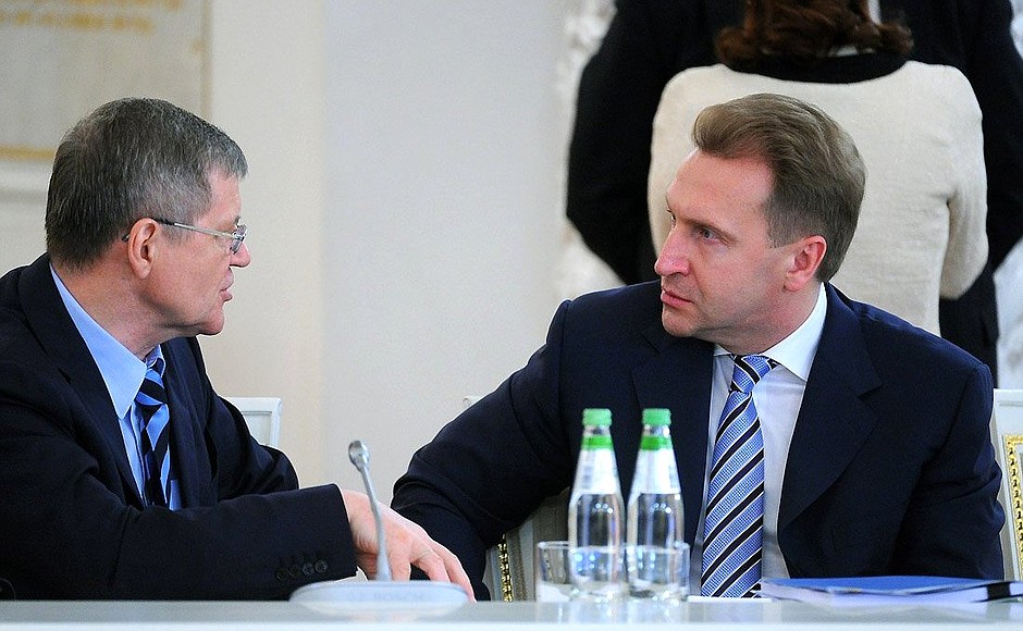Before the State Council meeting on measures to improve the quality of housing and utilities services. Prosecutor General Yury Chaika (left) and First Deputy Prime Minister Igor Shuvalov.