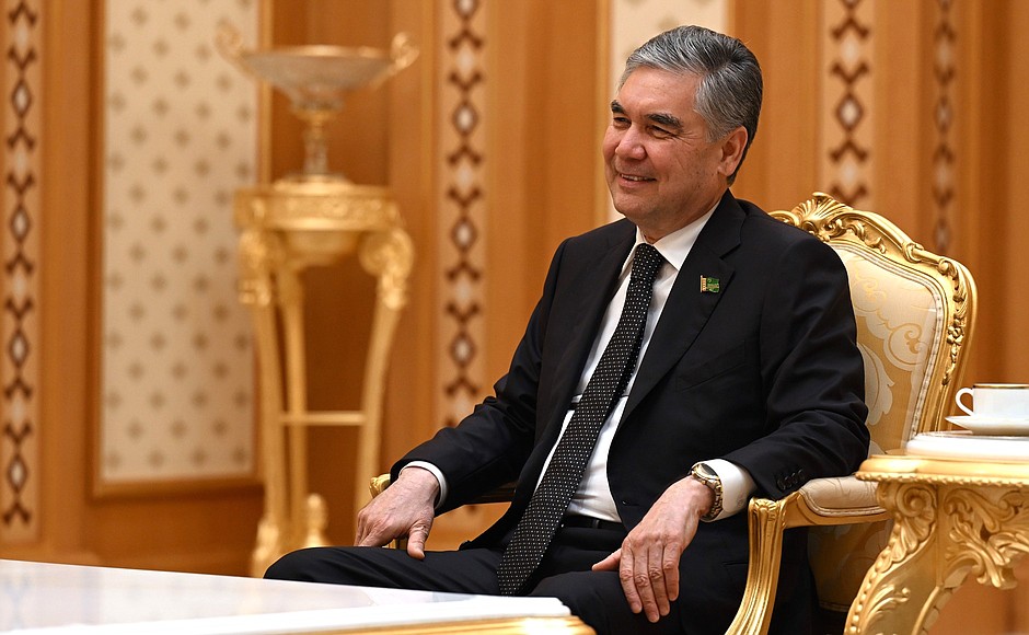 В ходе встречи с председателем верхней палаты парламента Туркменистана Гурбангулы Бердымухамедовым.