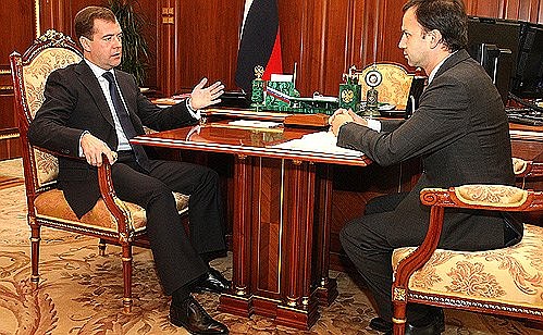 С помощником Президента Аркадием Дворковичем.