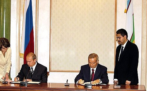 Резиденция «Оксарой». С Президентом Узбекистана Исламом Каримовым. Подписание Договора о стратегическом партнерстве между Россией и Узбекистаном.