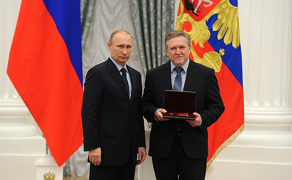 Presenting state decorations to prominent figures in culture and the arts. Honorary title of Honoured Cultural Worker of the Russian Federation is conferred to Pskov Folk Art Centre worker Vladimir Skorodumov.