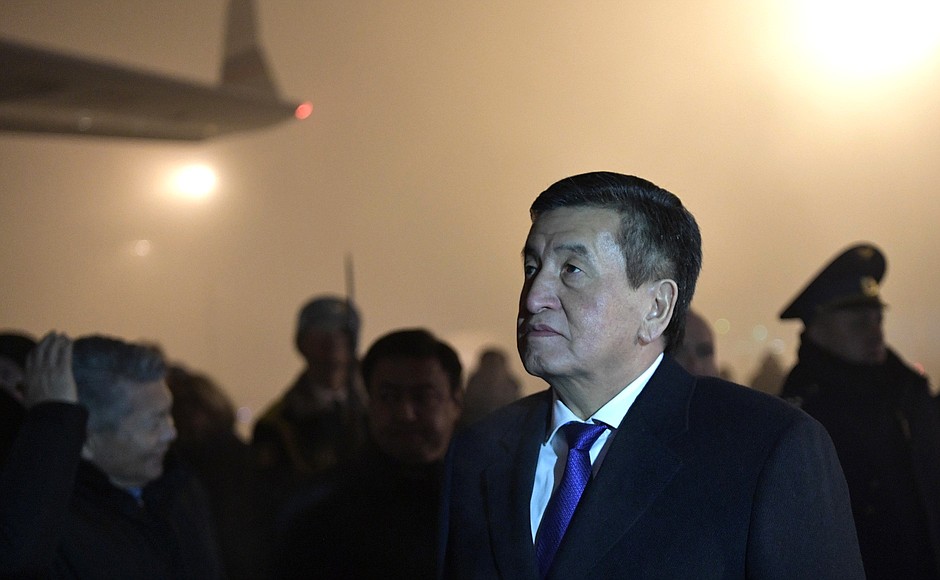 В аэропорту киргизской столицы. Президент Киргизской Республики Сооронбай Жээнбеков перед встречей Владимира Путина.