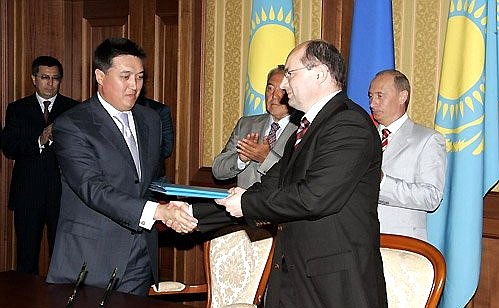 Russia\'s Deputy Transport Minister, Aleksandr Misharin and Kazakhstan\'s Transport and Communications Minister, Askar Mamin, signed the agreements on creating favourable customs duty rates for transporting Commodities.