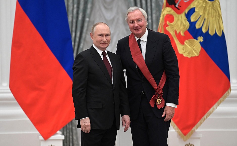 Presentation of state decorations in the Kremlin. Vitaly Ignatenko, Director General of Public Television of Russia, receives the Order for Services to the Fatherland First Degree.