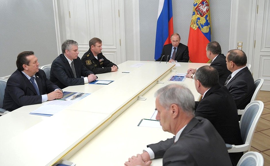 Meeting on developing the Navy.