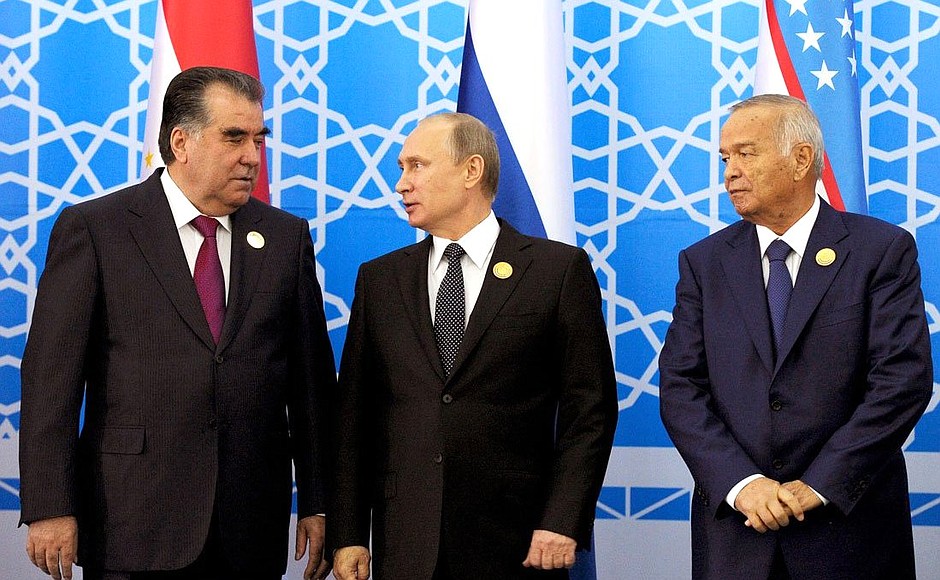 Before the SCO Council of Heads of State meeting in expanded format. With President of Tajikistan Emomali Rahmon (left) and President of Uzbekistan Islam Karimov.