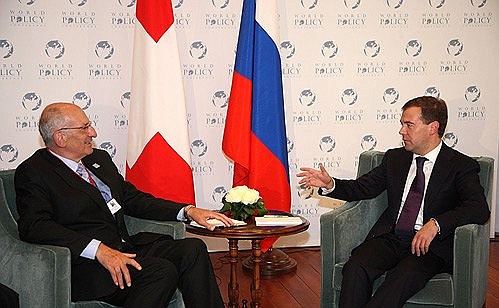 С Президентом Швейцарии Паскалем Кушпеном.
