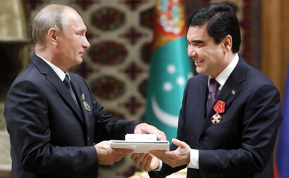 President of Turkmenistan Gurbanguly Berdimuhamedov presented Vladimir Putin with the Order for Contributions to Developing Cooperation.