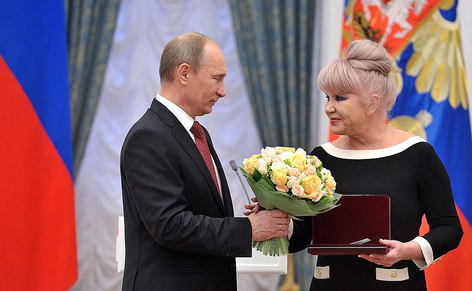 Marina Ignatyeva, deputy director of the Moscow Banking School of the Bank of Russia, is awarded the honorary title Merited Teacher of Russia.