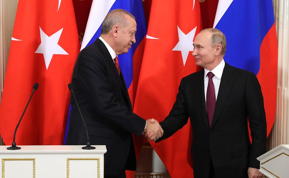 С Президентом Турецкой Республики Реджепом Тайипом Эрдоганом на пресс-конференции по итогам российско-турецких переговоров.