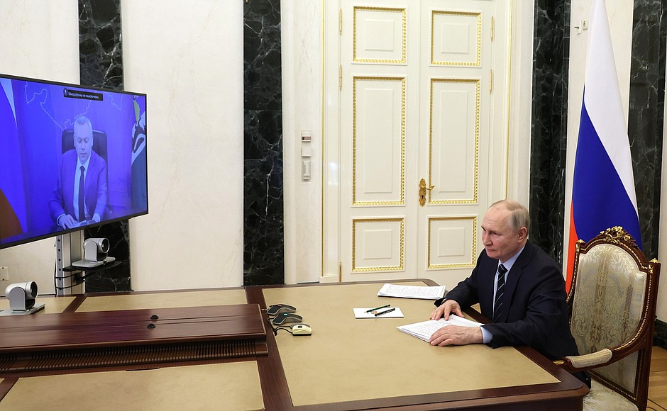 Meeting with Novosibirsk Region Governor Andrei Travnikov (via videoconference).