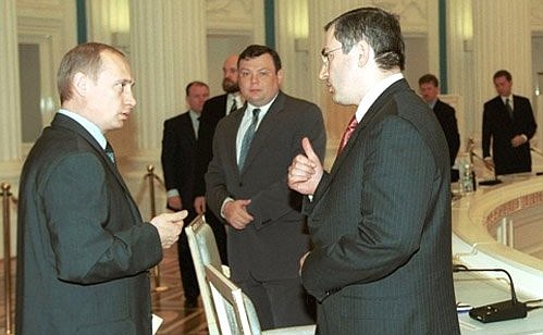 С председателем правления нефтяной компании «Юкос» Михаилом Ходорковским.