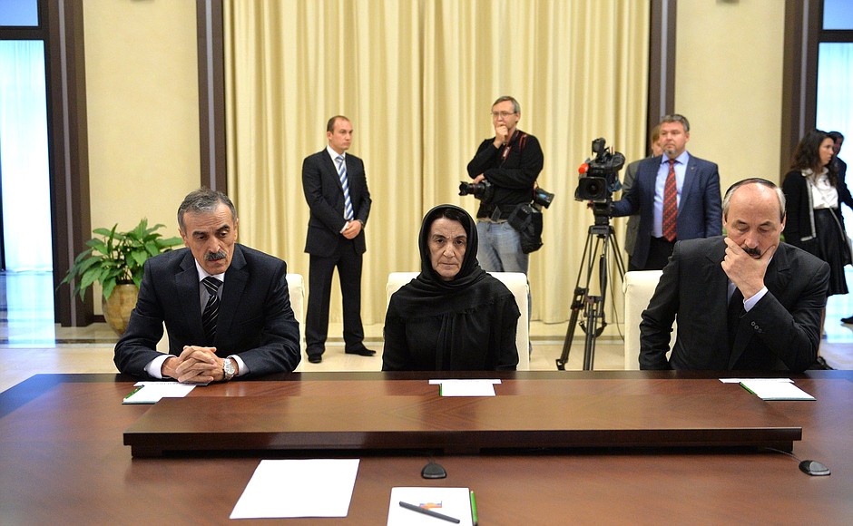 Nurbagand Nurbagandov, Kumsiyat Nurbagandova and Head of the Republic of Dagestan Ramazan Abdulatipov (right) before the meeting with Vladimir Putin.