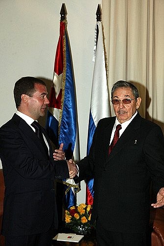 С Председателем Государственного совета и Совета министров Кубы Раулем Кастро.
