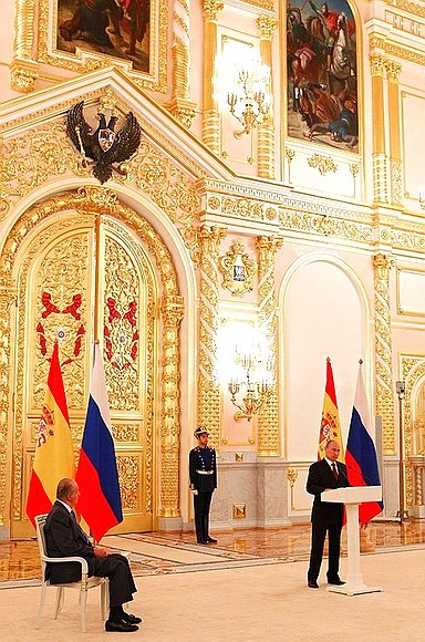 Award ceremony conferring 2010 Russian National Award for Outstanding Achievements in Humanitarian Work to King Juan Carlos I of Spain.