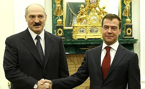 МОСКВА, КРЕМЛЬ. С Президентом Белоруссии Александром Лукашенко.