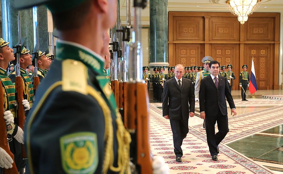 Официальная церемония встречи. С Президентом Туркменистана Гурбангулы Бердымухамедовым.