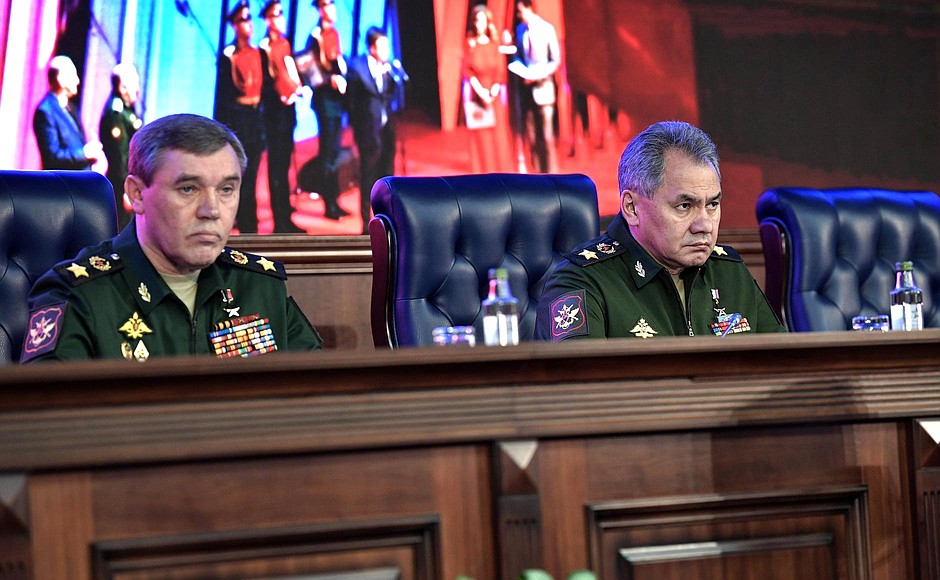 Chief of the General Staff of Russia’s Armed Forces Valery Gerasimov and Defence Minister Sergei Shoigu at the expanded meeting of the Defence Ministry Board.