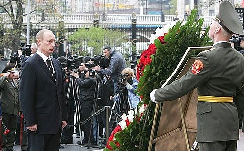 Ceremony for laying a wreath on the Tomb of the Unknown Solider.