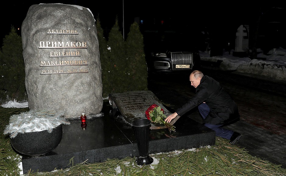 Vladimir Putin lays flowers on the grave of diplomat and statesman Yevgeny Primakov at Novodevichy Cemetery.