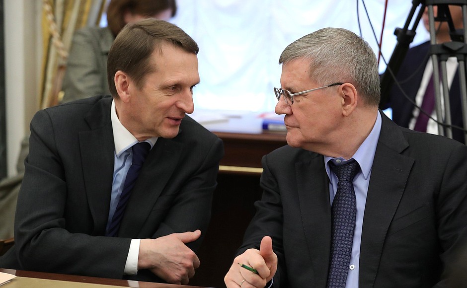 Director of the Foreign Intelligence Service Sergei Naryshkin, left, and Prosecutor General Yury Chaika before a Security Council meeting.