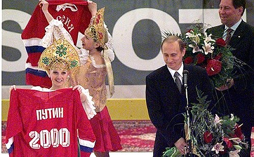 На церемонии открытия 64-го чемпионата мира по хоккею.