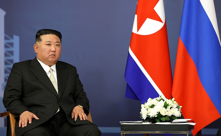 Председатель Государственных дел Корейской Народно-Демократической Республики Ким Чен Ын на российско-корейских переговорах на космодроме Восточный.