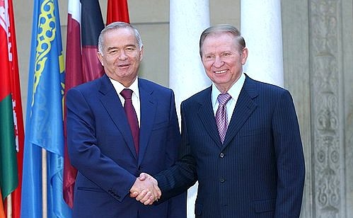 President Putin with Ukrainian President Leonid Kuchma and Uzbek President Islam Karimov before a meeting of the Council of the CIS Heads of State.