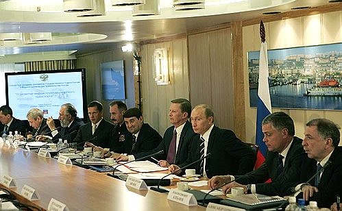 Совместное заседание президиума Государственного совета и Морской коллегии при Правительстве России по вопросу развития инфраструктуры морского транспорта.