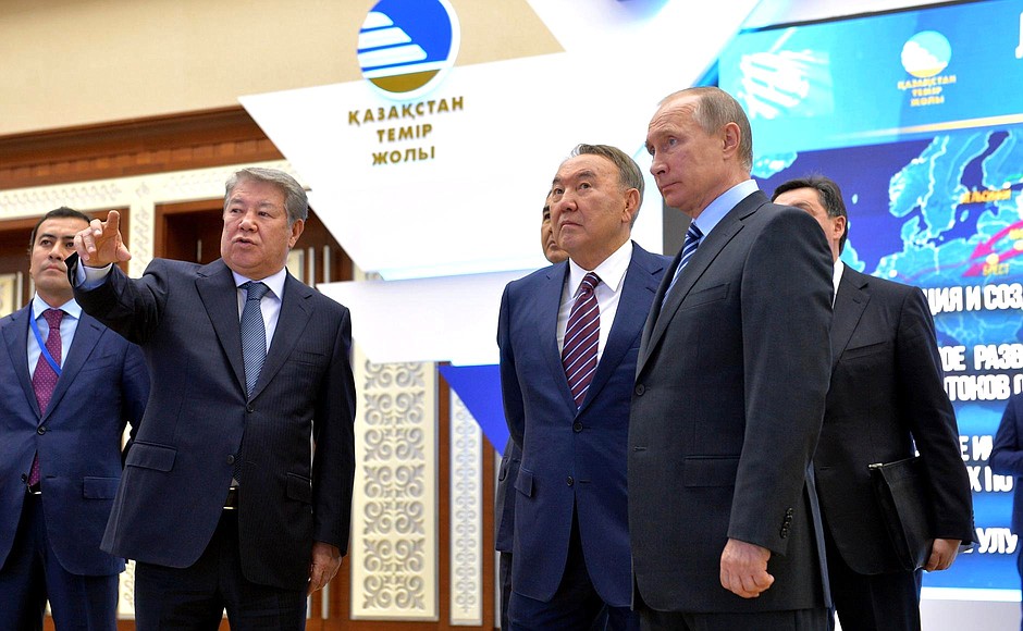 With Chairman of the Board of the National Company Astana Expo 2017 Akhmetzhan Yessimov (left) and President of Kazakhstan Nursultan Nazarbayev at The Development of the Transport and Logistics Potential of Eurasia and Astana Expo 2017 exhibitions.