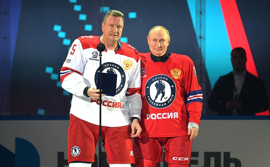 Vladimir Putin presents a special prize to amateur hockey player Oleg Smirnov.