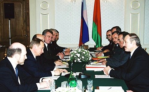 Переговоры с Президентом Белоруссии Александром Лукашенко в расширенном составе.