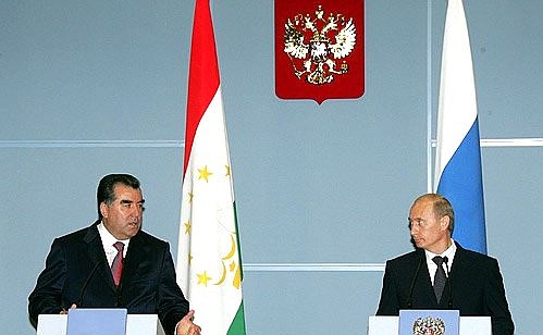 Совместная пресс-конференция с Президентом Таджикистана Эмомали Рахмоновым.