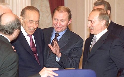 President Vladimir Putin with Ukrainian President Leonid Kuchma, in the centre, and Azeri President Heydar Aliyev before an expanded meeting of the CIS Council of Heads of State.