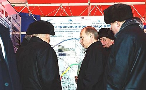 На церемонии открытия нового участка третьего транспортного кольца Москвы.