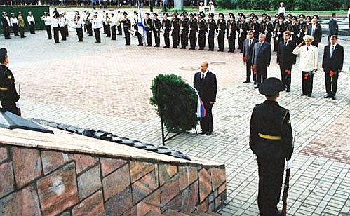President Putin laying a wreath at the eternal flame of the memorial complex Combat Glory of the Pacific Fleet.