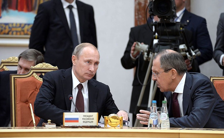 With Foreign Minister Sergei Lavrov at the Supreme Eurasian Economic Council meeting.