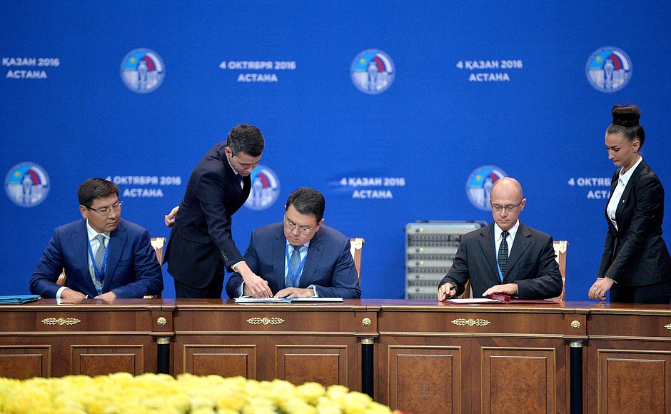 Chairman of the Management Board of the National Atomic Company Kazatomprom Askar Zhumagaliyev, Energy Minister of Kazakhstan Kanat Bozumbayev and Russia’s Rosatom CEO Sergei Kiriyenko sign a memorandum of understanding and expansion of strategic cooperation in nuclear fuel cycle.