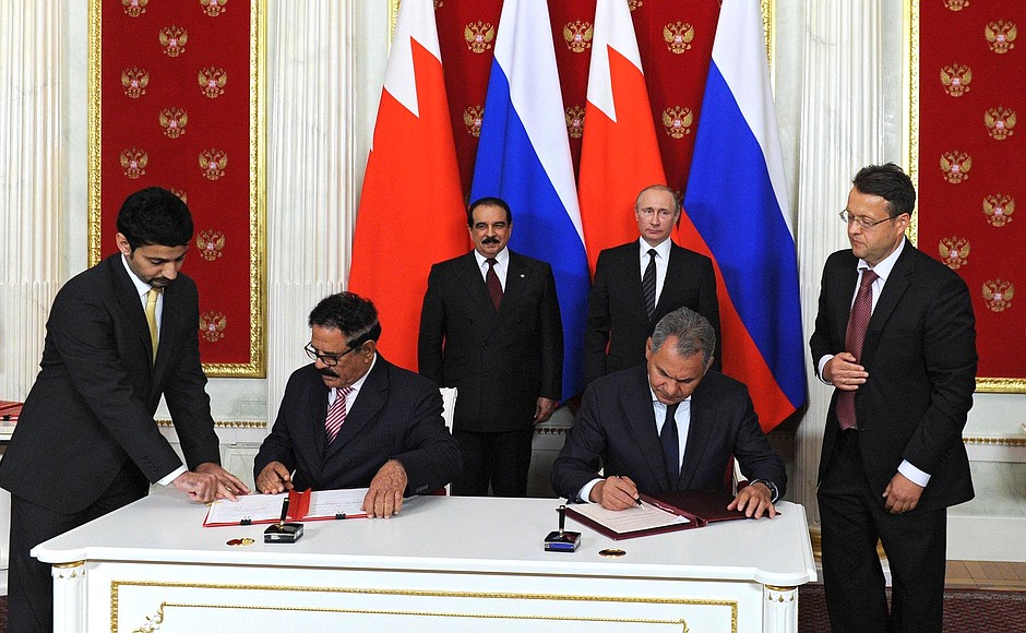At the document signing ceremony following Russian-Bahraini talks.