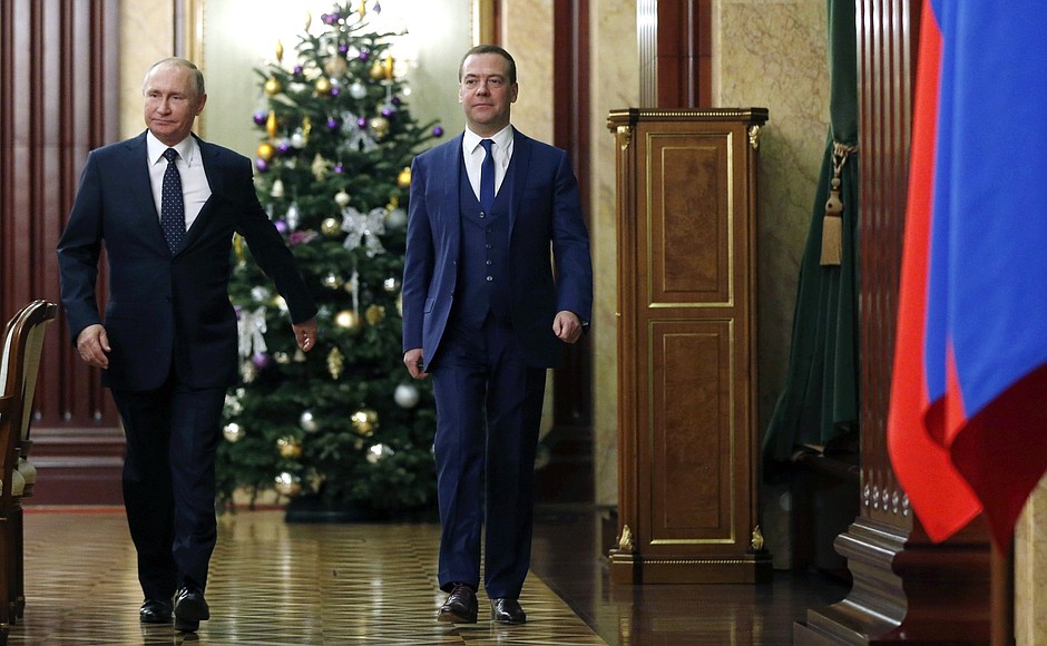 Владимир Путин в преддверии Нового года по традиции провёл встречу с членами Правительства. С премьер-министром Дмитрием Медведевым.