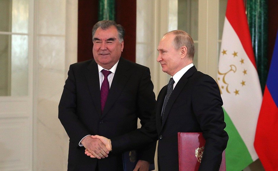 Владимир Путин и Эмомали Рахмон подписали Совместное заявление.