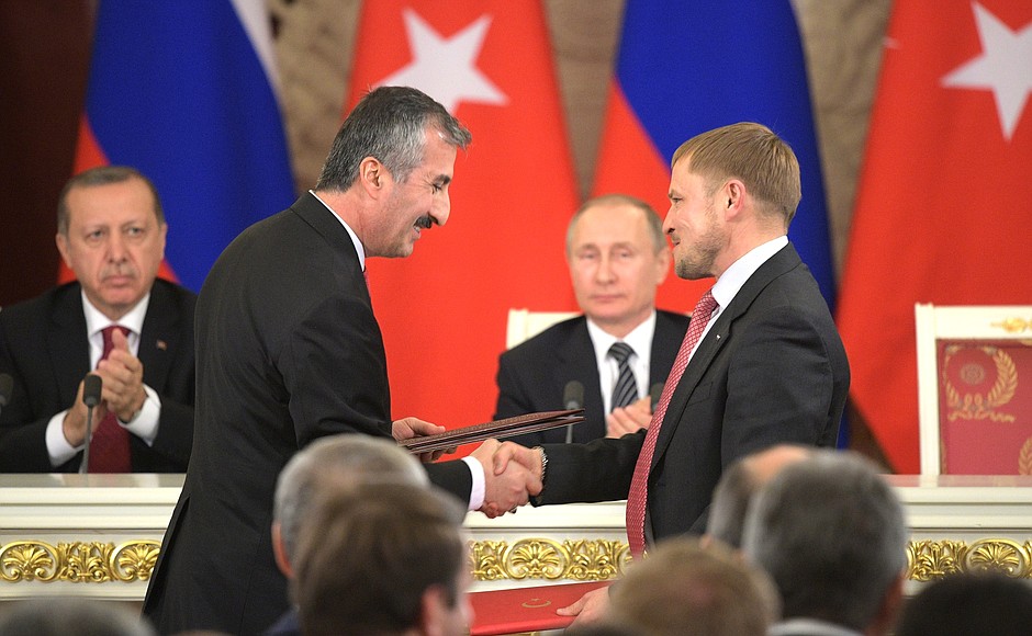 Signing of documents following Russian-Turkish talks.