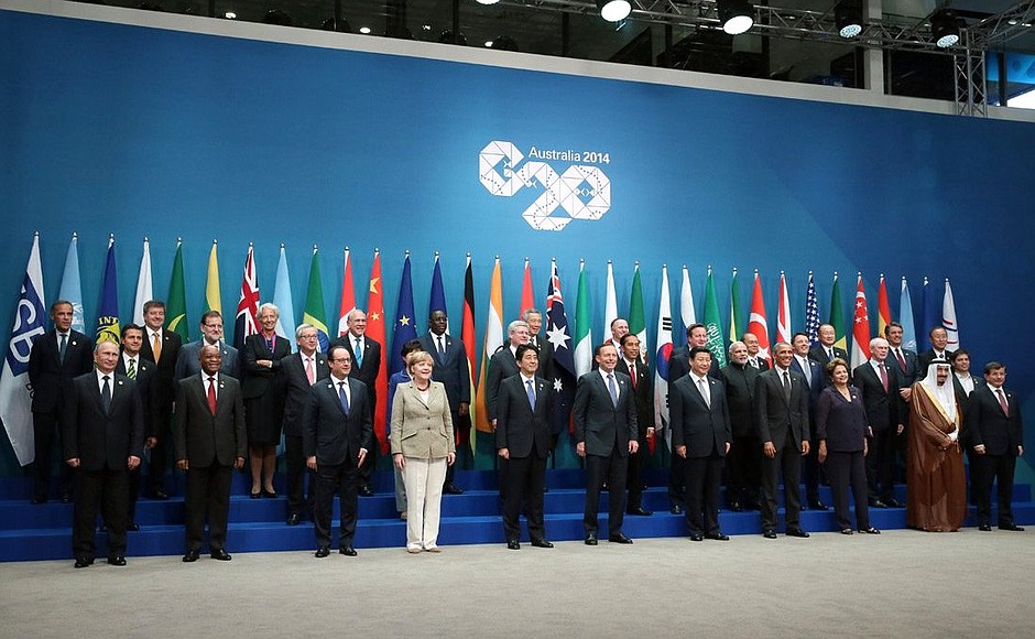 Совместное фотографирование глав делегаций государств – участников «Группы двадцати», приглашенных государств и международных организаций.
