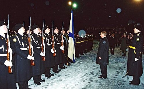 An honour guard from the Northern Fleet greeting Vladimir Putin.