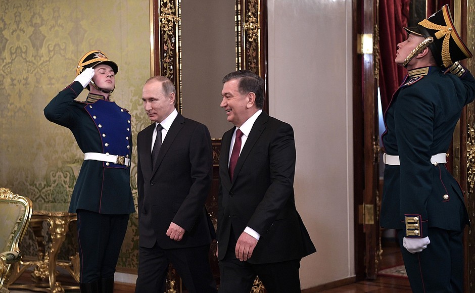 С Президентом Узбекистана Шавкатом Мирзиёевым.