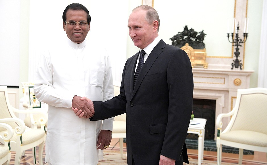 С Президентом Шри-Ланки Майтрипалой Сирисеной.