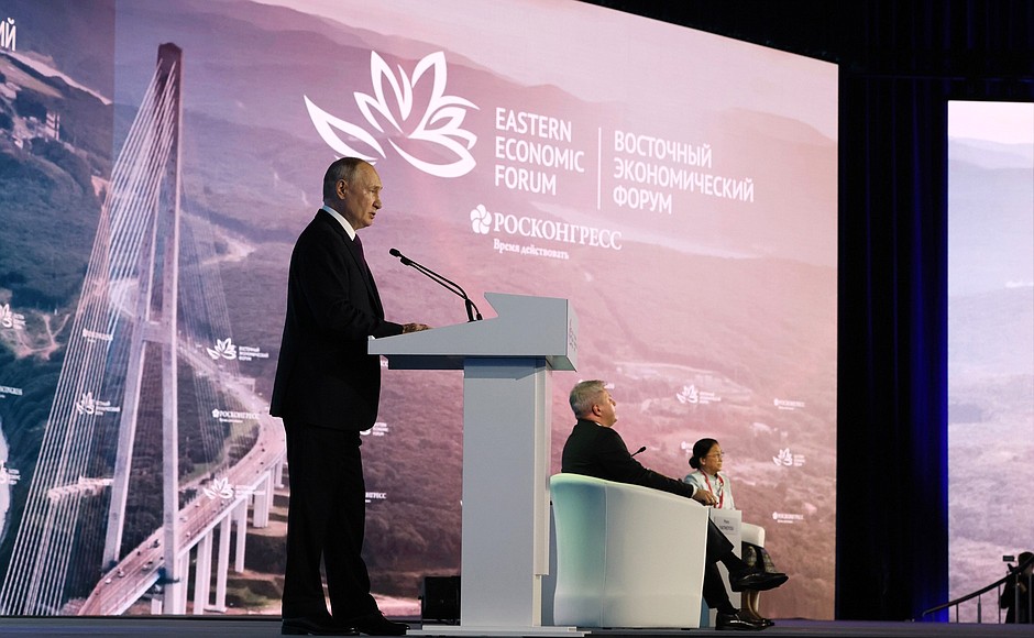 Plenary session of the 8th Eastern Economic Forum.