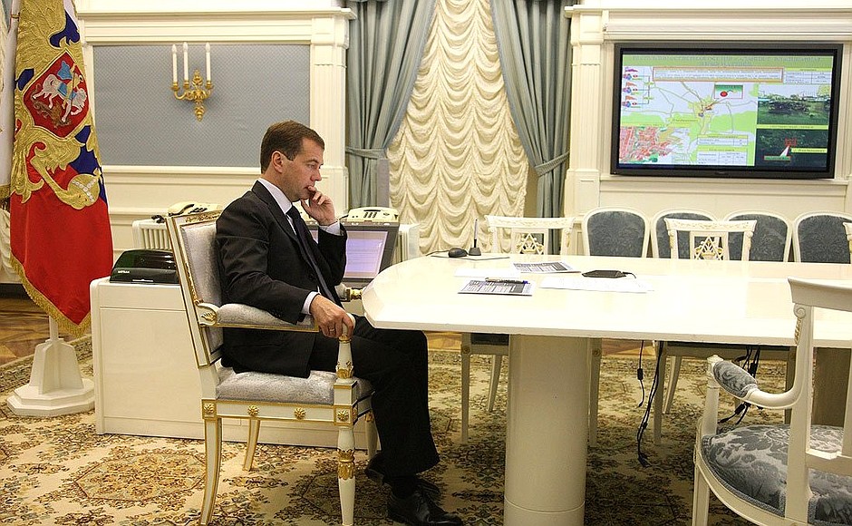 Videoconference with President of North Ossetia-Alania Taimuraz Mamsurov, Emergency Minister Sergei Shoigu and Deputy Healthcare and Social Development Minister Maksim Topilin.